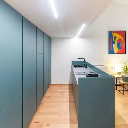 B-suite Apartment *