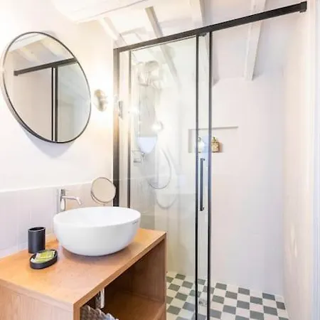 B-suite Apartment